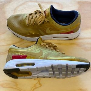 NIKE Air Max Zero Sz.9 Metallic Gold